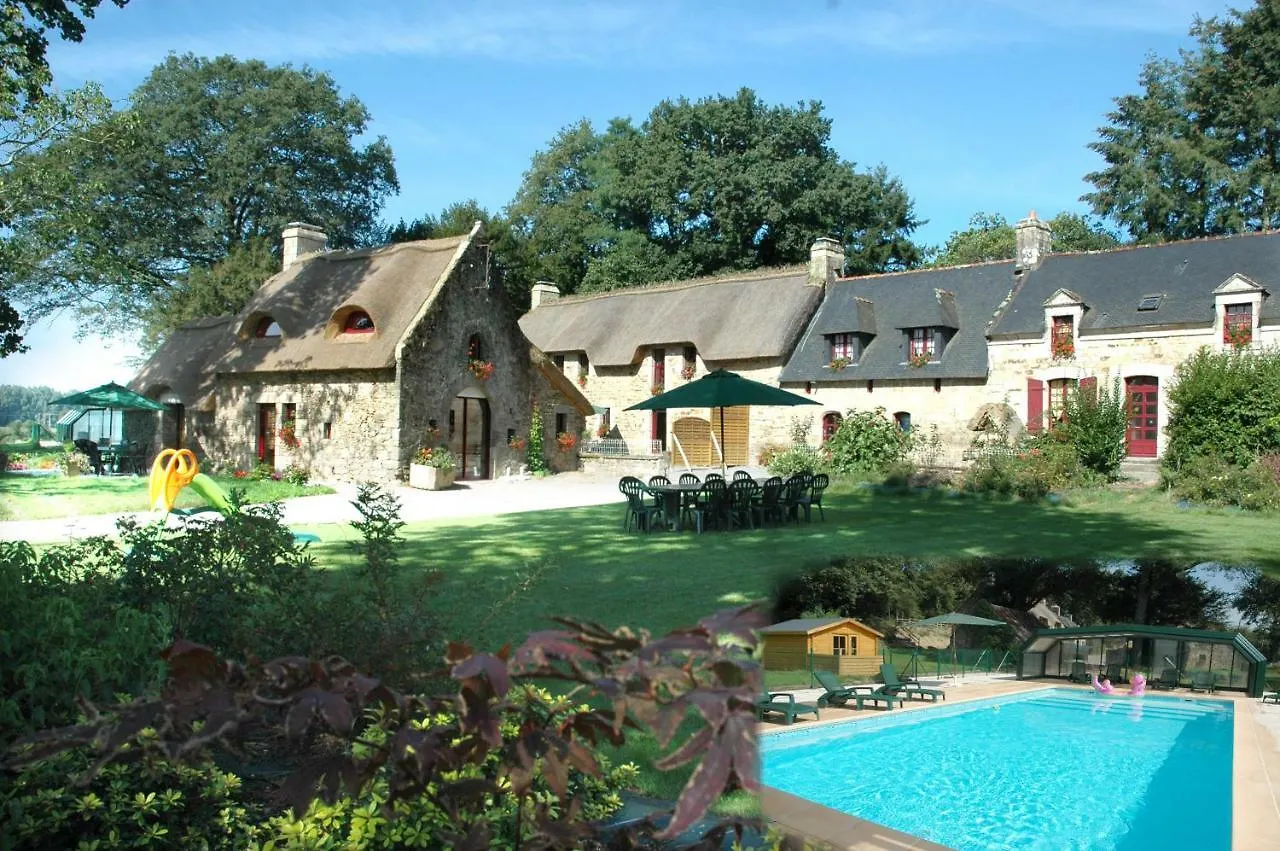 Les Chaumieres De Kerhouiden Hotel Baud